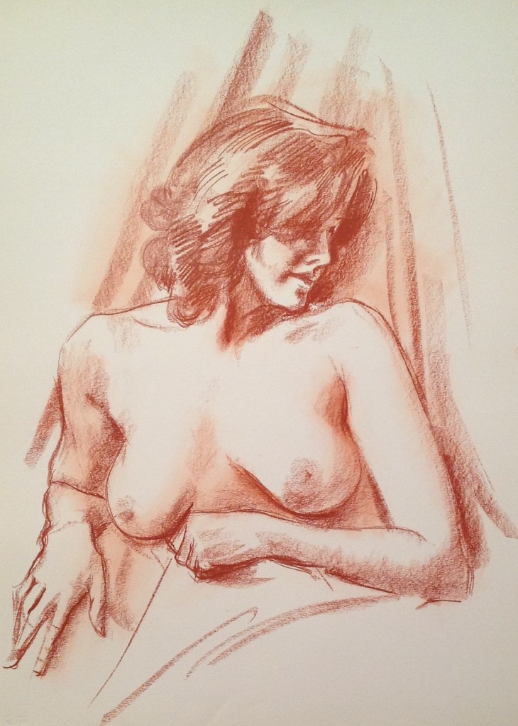 Pudore, donna nuda, seduta in posa di Gigi Busato. Disegno sanguigna su carta, collezione di famiglia.